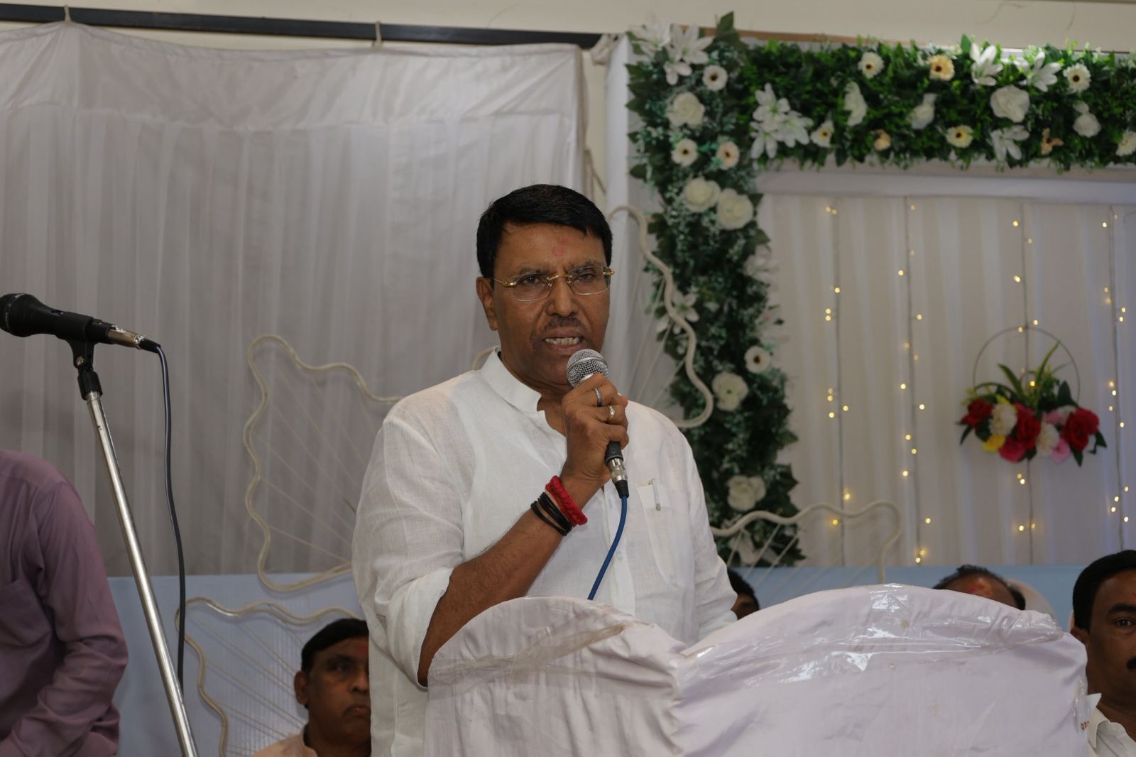 धीर सोडू नका,खचू नका;माजीमंत्री जयदत्त क्षीरसागर यांचा कपिलधार वाडीच्या ग्रामस्थांना दिलासा