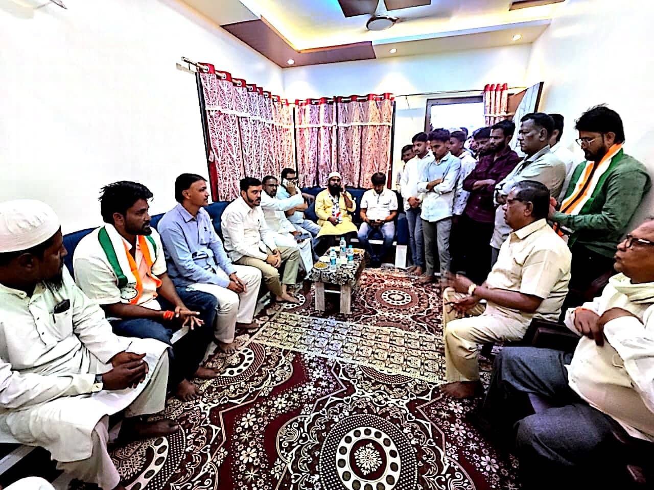 आ. विजयसिंह पंडित यांची लोकसेना भवनला भेट  संघर्षयोध्दा इलियास इनामदार यांची भेट घेवून सामाजिक विषयावर केली चर्चा अजीत दादा पवार यांचे हात बळकट करण्यासाठी राष्ट्रवादीच्या उमेदवारांना विजयी करण्याचे केले आवाहन