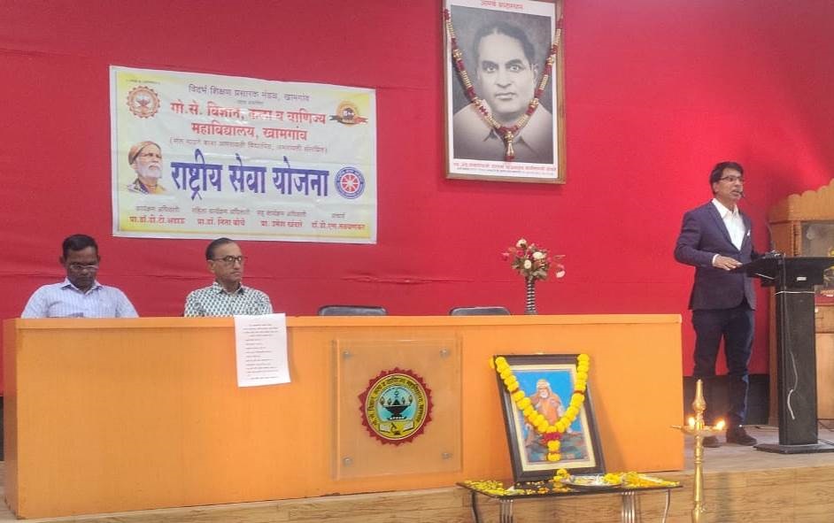 संत गाडगेबाबांच्या पुण्यतिथीनिमित्त गो. से. महाविद्यालयात राष्ट्रीय सेवा योजनेतर्फे विविध उपक्रमांचे आयोजन