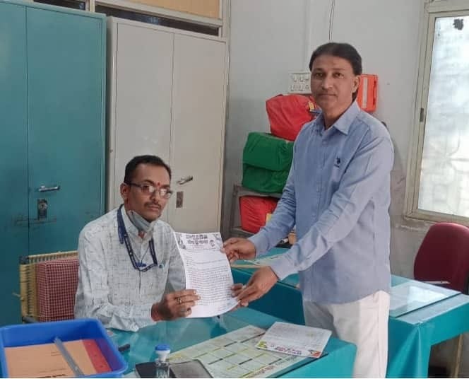 जिल्हाधिकारी यांनी अल्पसंख्याक हक्क दिनाच्या बैठकीला सर्व कार्यालय प्रमुखांना बोलावून समाजाच्या समस्यावर चर्चा करुन तोडगा काढावा                             संघर्षयोध्दा इलियास इनामदार यांची मागणी