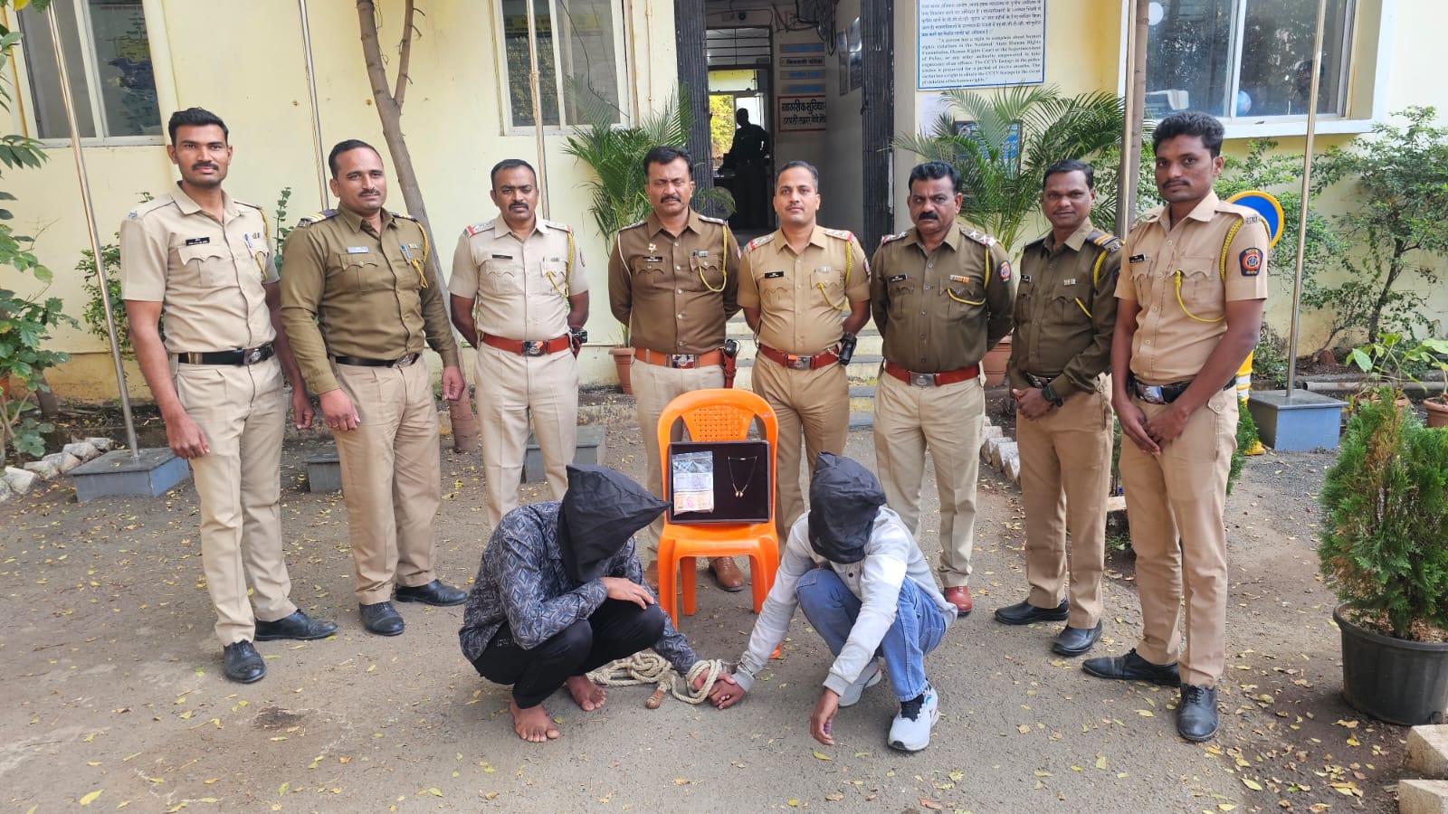 गेवराई पोलिसांची उल्लेखनीय कामगिरी  दरोड्याच्या गुन्ह्यातील आरोपी अटकेत; सुमारे 1.97 लाखांचा मुद्देमाल जप्त