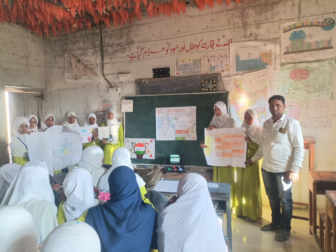 हाजी अ. रज्जाक गुलाम रसूल उर्दू शाळेत गणित दिन साजरा