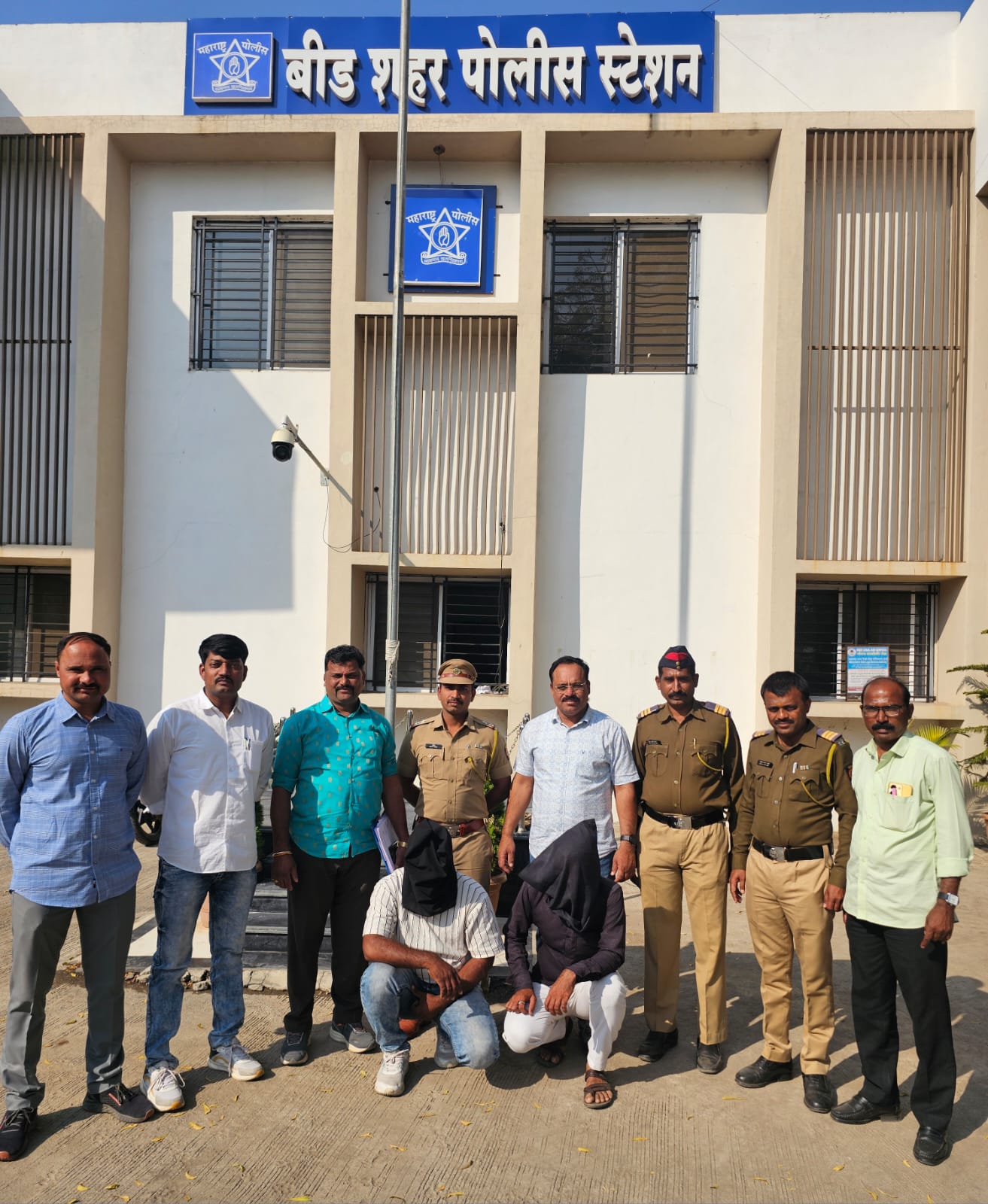 कार खरेदीचा बहाणा करून कार लुबाडणारी टोळी उघडकीस  बीड शहर पोलिसांची अमरावती येथून दोन आरोपींना अटक