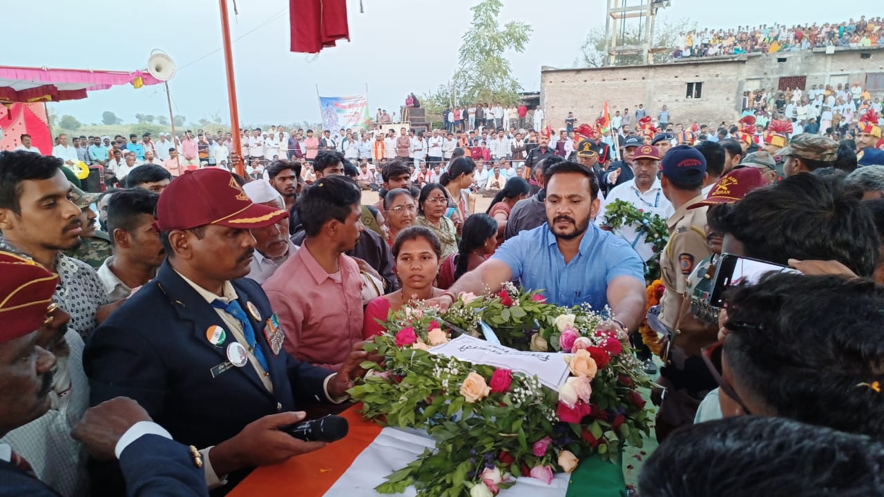 वीर वैभव लहाने यांना मानवंदना; शासकीय इतमामात अंत्यसंस्कार