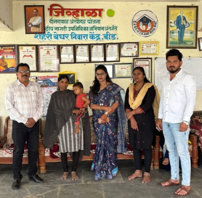 रस्त्यावर बाळासह सापडलेल्या महिलेला जिव्हाळा निवारा केंद्रात आश्रय; सामाजिक कार्यकर्त्या आम्रपाली साबळे यांची मदत