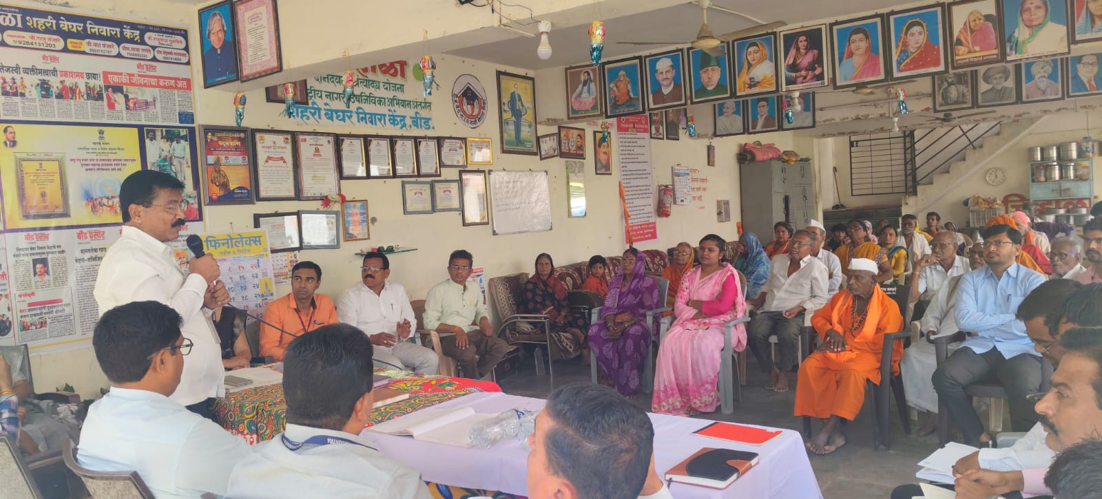 तहसीलदार शेळके यांच्या हस्ते जिव्हाळा केंद्रात बेघरांना अनुदान मंजुरीपत्र वाटप ; वयोवृद्धांचे भावनिक आशीर्वाद