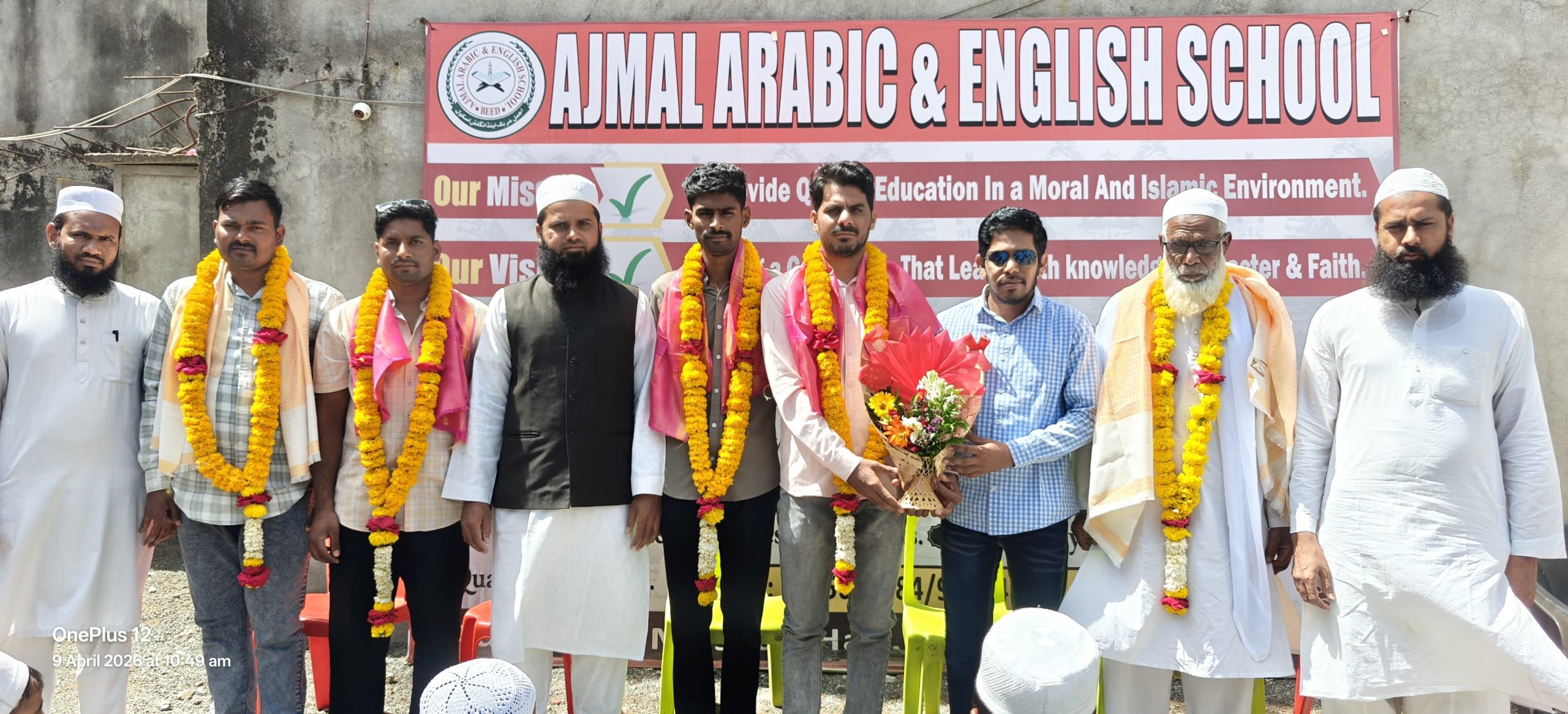 यशस्वी तरुणांचा अजमल अरबीक अँड इंग्लिश स्कूलमध्ये भव्य सत्कार*