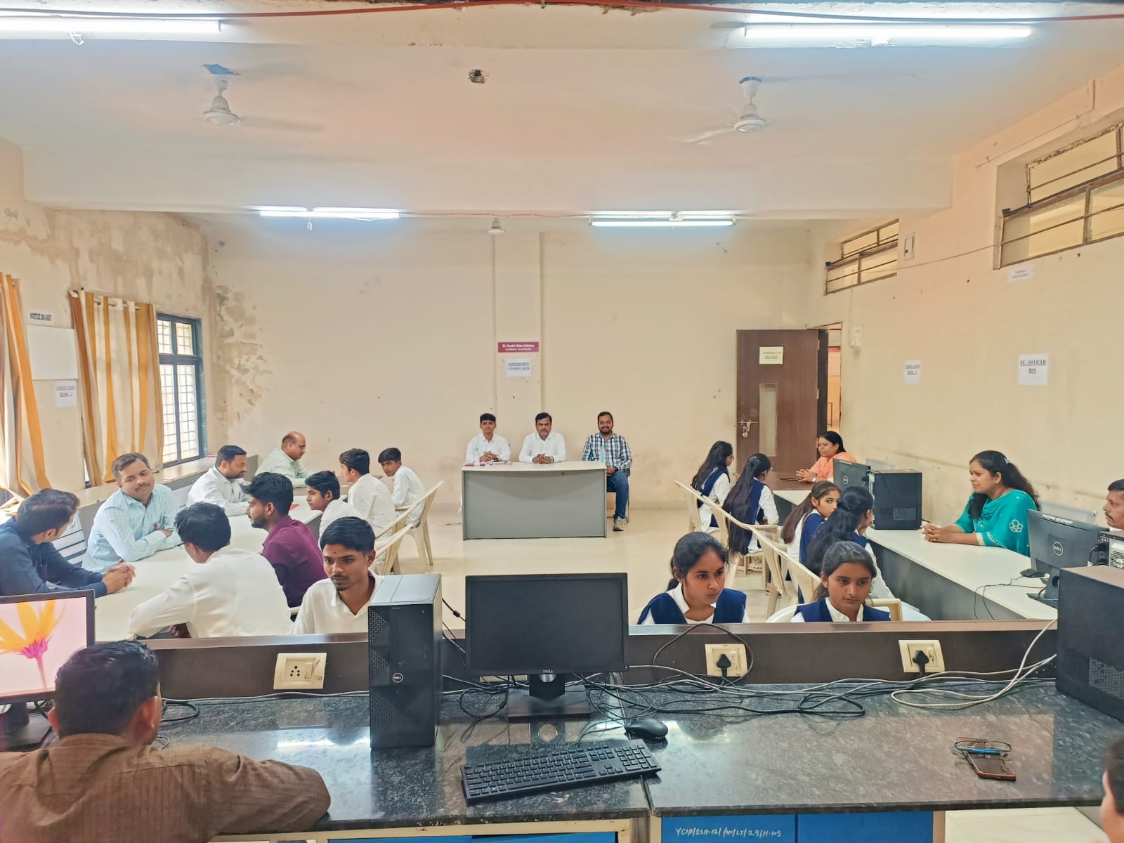 दहावी व बारावी उत्तीर्ण होणाऱ्या विद्यार्थ्यांसाठी प्रवेश पूर्व मार्गदर्शन केंद्र यशवंतराव चव्हाण तंत्रनिकेतन, बीड येथे सुरू* 