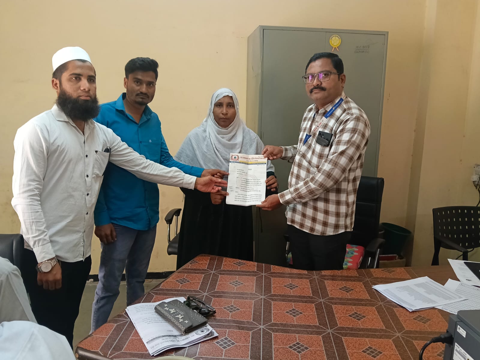 शहा अल्पसंख्याक संस्थेच्या वतीने ‌नगरपालिकेचे मुख्याधिकाऱ्यांना निवेदन; नाले स्वच्छता व भटक्या कुत्र्यांच्या समस्येवर तातडीच्या कारवाईची मागणी