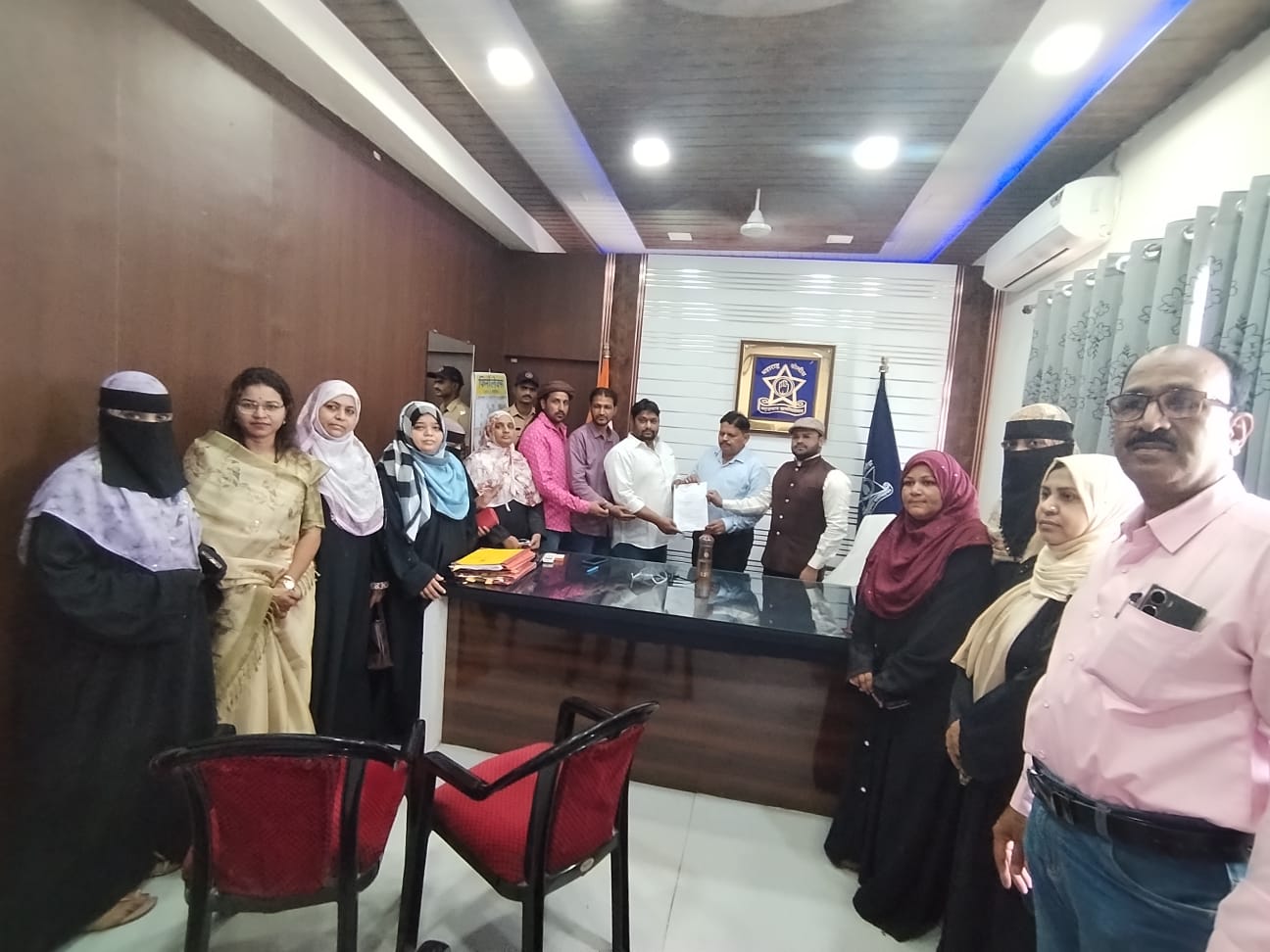 नाजिया इलाही विरोधात गुन्हा दाखल करण्याची मागणी; अल्पसंख्याक संरक्षण कायद्याचीही जोरदार मागणी  पोलीस अधीक्षकांना निवेदन सादर; विविध सामाजिक संघटना, विधिज्ञ व कार्यकर्त्यांची उपस्थिती