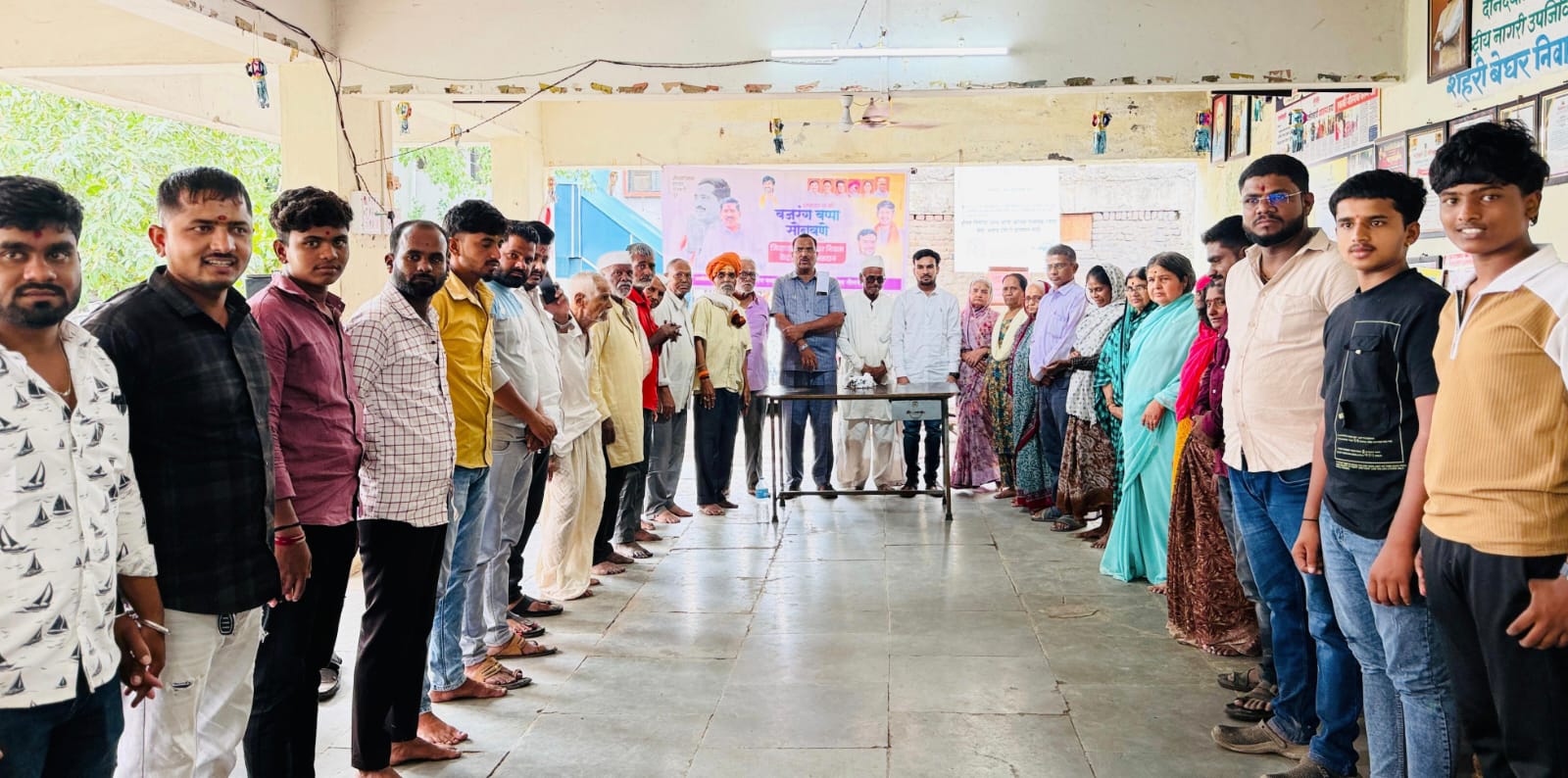 खा. सोनवणे यांच्या वाढदिवसानिमित्त विविध ठिकाणी अन्नदान व फळवाटप  बैनर. डिजे. एवजी गरिबांची सेवा हीच खरी समाजसेवा – खुर्शीद आलम