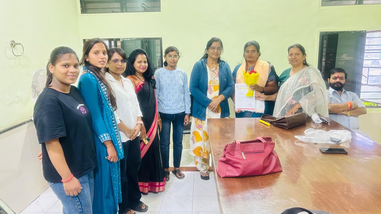 लोकशाही पत्रकार संघाच्या आरोग्य विकास समितीच्या प्रदेश उपाध्यक्षपदी डॉ. ज्योती शिरसाट यांची निवड जाहीर  महिलांच्या आरोग्य, न्याय व समाजसेवेत उल्लेखनीय योगदानाची दखल; नियुक्तीपत्र प्रदान