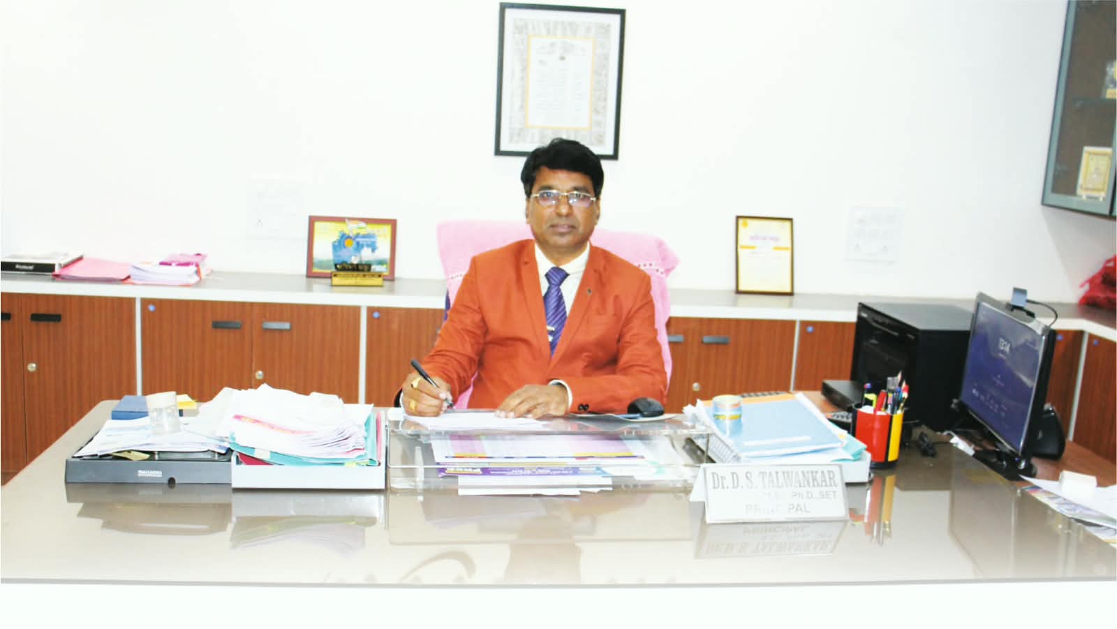 माजी प्राचार्य डॉ. धनंजय तळवणकर यांच्या कुशल व प्रभावी मार्गदर्शनाखाली मागील दहा वर्षांत गो. से. महाविद्यालयाची यशस्वी वाटचाल